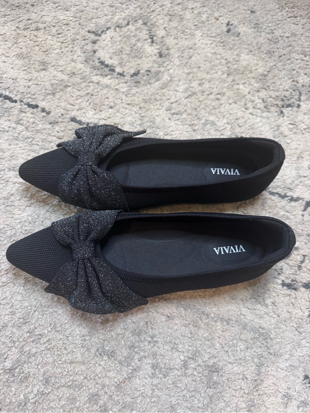 Vivaia black pointed toe bow flat with sparkly bow EUC size 7 azura style